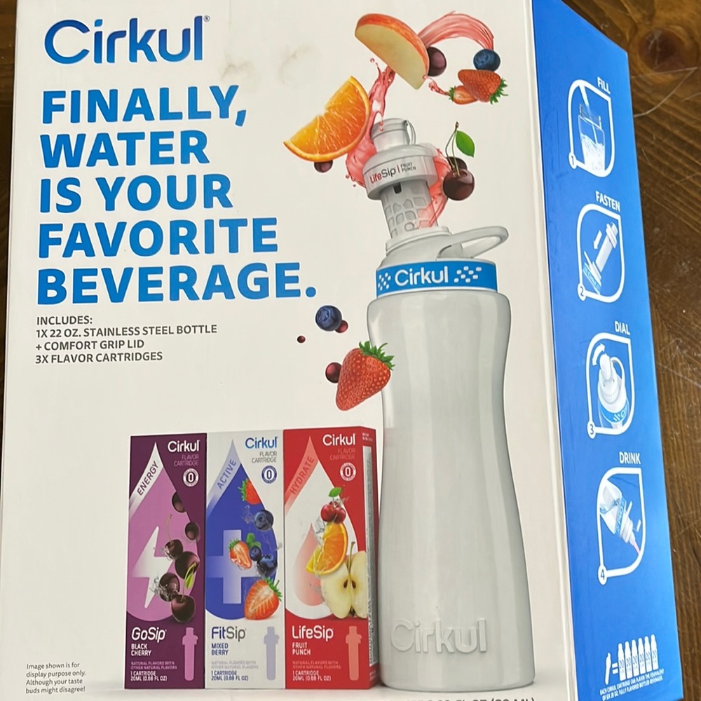 New Cirkul water bottle with 3 flavor packs
